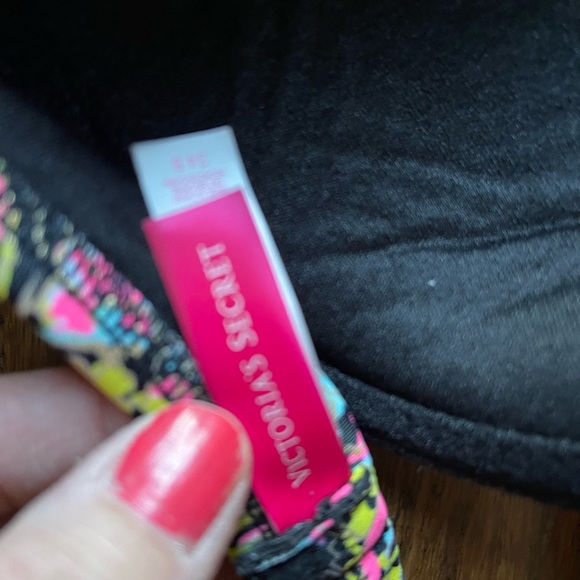 Cute Victoria’s Secret swim too size 34b - Picture 3 of 3